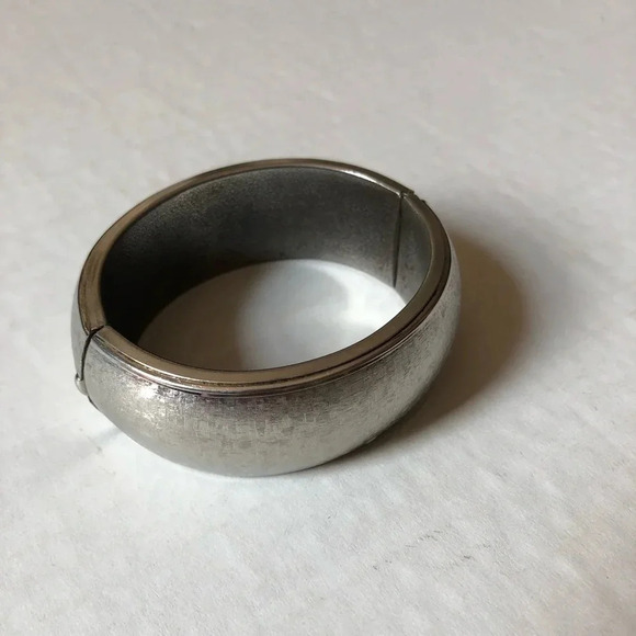 Vtg Silvertone Hinged  Bracelet - Picture 1 of 6